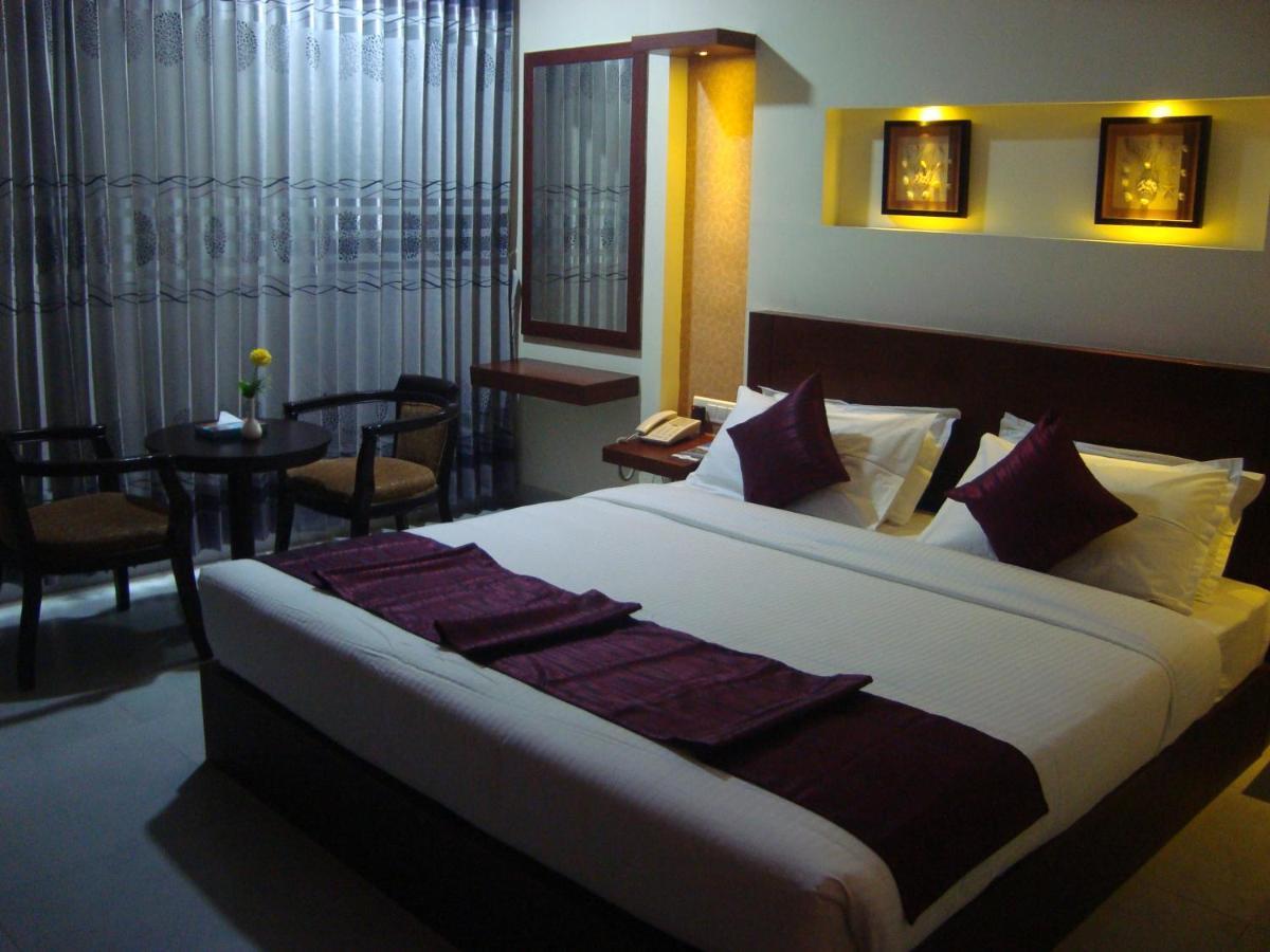 Rouba Residency Hotel Ponnāni Екстериор снимка
