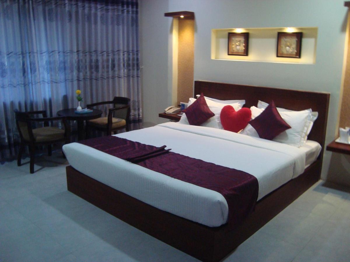 Rouba Residency Hotel Ponnāni Екстериор снимка