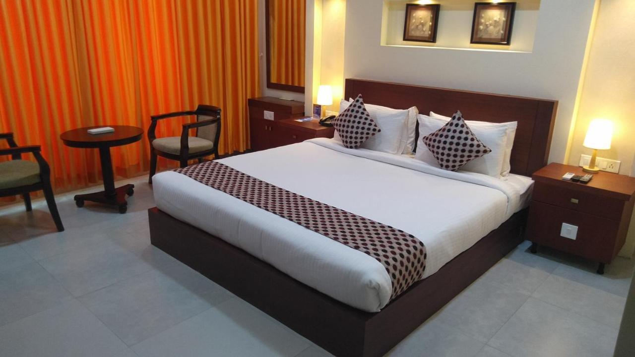 Rouba Residency Hotel Ponnāni Екстериор снимка